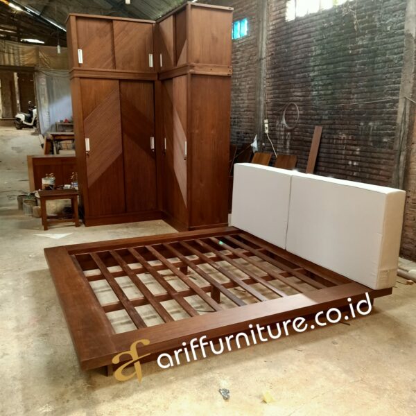 Tempat Tidur Kayu Solid Minimalis